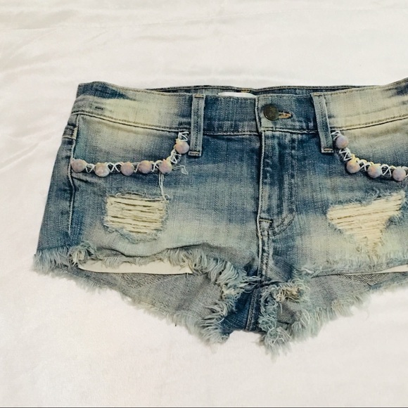Wildfox Lara Pom Pom Distressed Shorts Size 24 - Picture 3 of 8